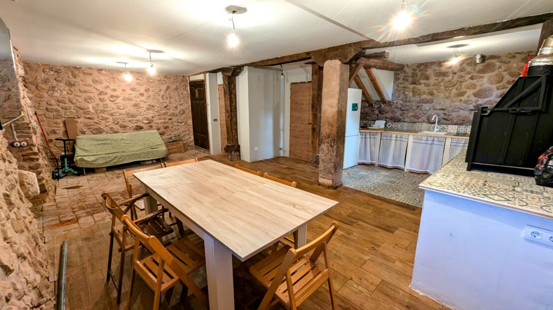 Casa de pueblo Reformada en El Rasillo de Cameros, la Rioja: Perfecta para Vivir o Emprender un Negocio