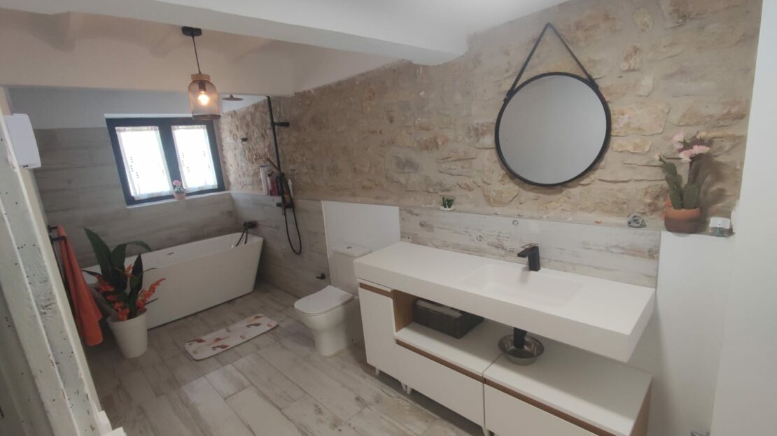 Casa Señorial con Amplio Jardín y Posibilidades de Negocio. Encanto Histórico en Vilafranca del Cid
