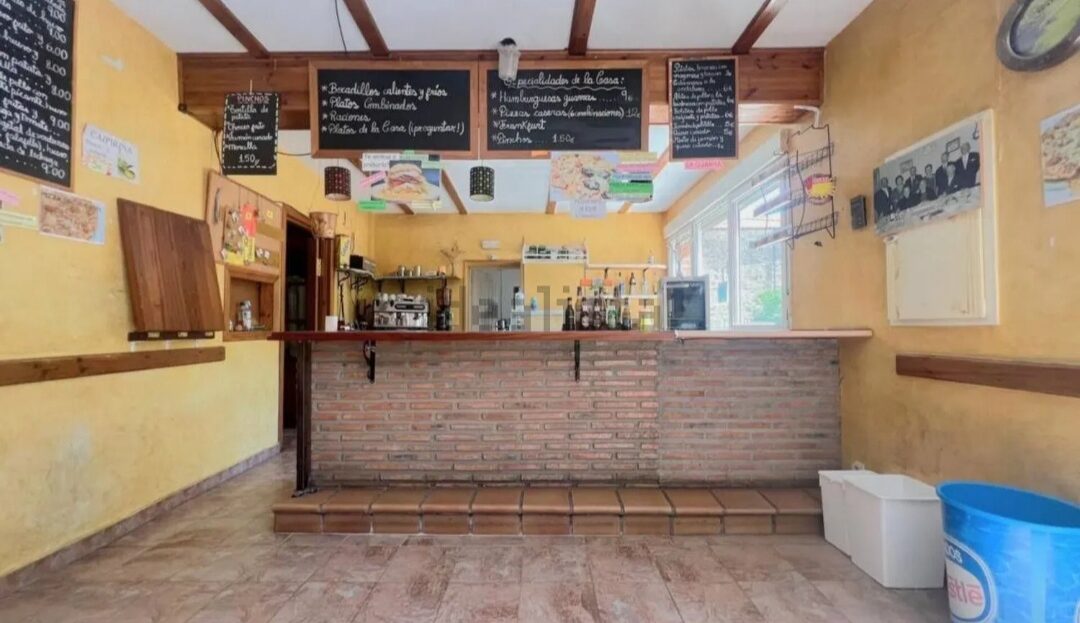 Casa con negocio en Tubilla del Agua, Burgos