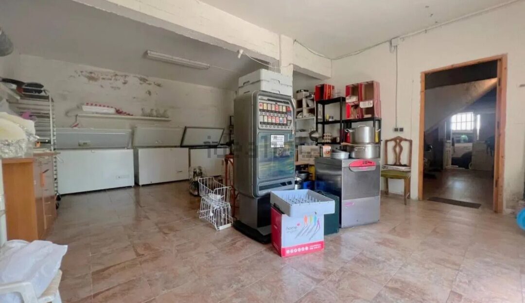Casa con negocio en Tubilla del Agua, Burgos