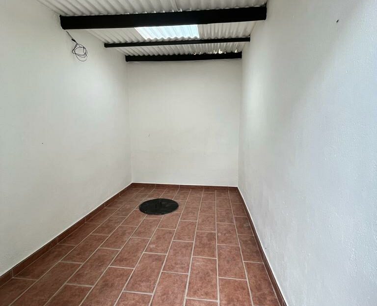 Finca Rural Sostenible con Potencial de Doble Vivienda en Alcázar de San Juan